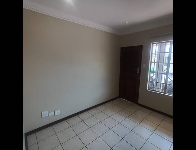 1 BEDROOM PROPERTY TO RENT IN DIE BULT